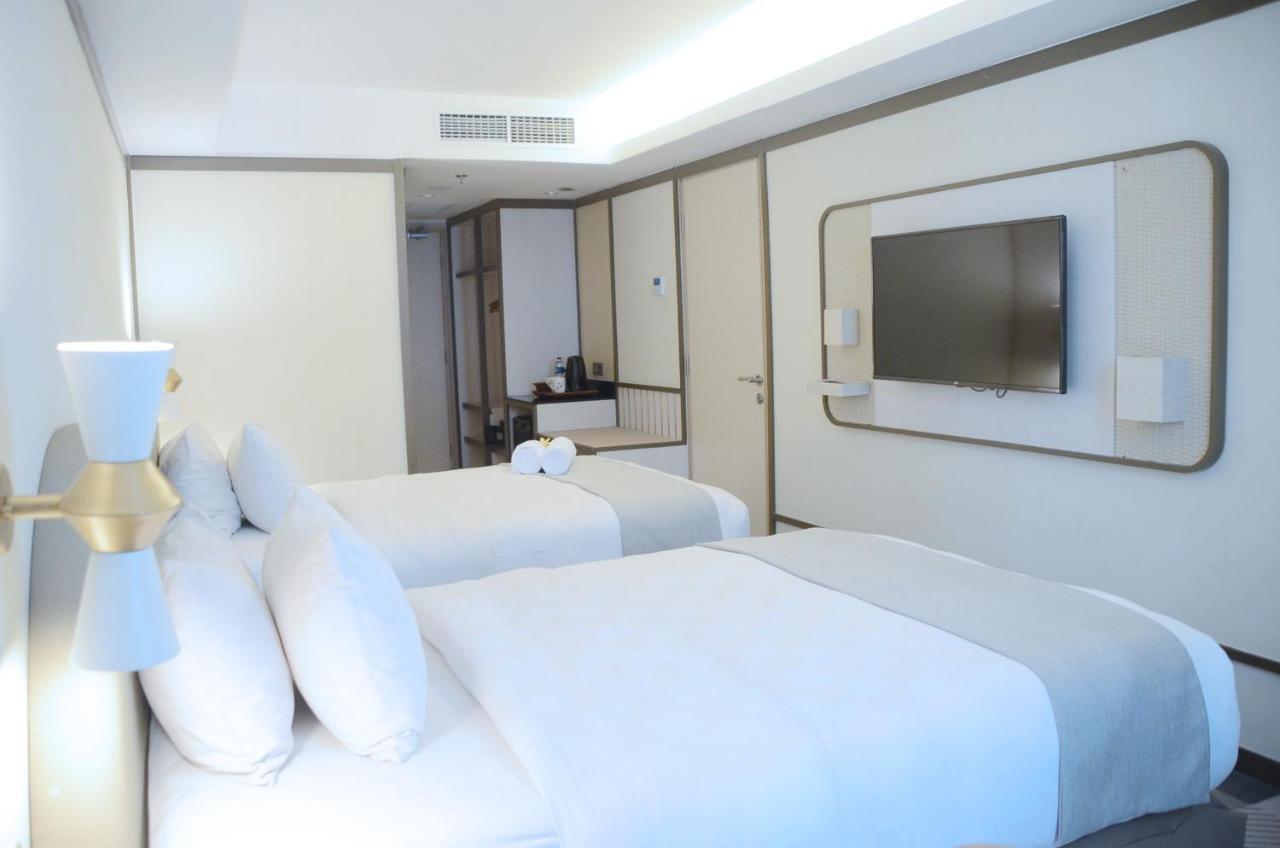 Louis Kienne Hotel Pemuda Semarang Kültér fotó